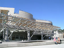 Debating Chamber, Exterior